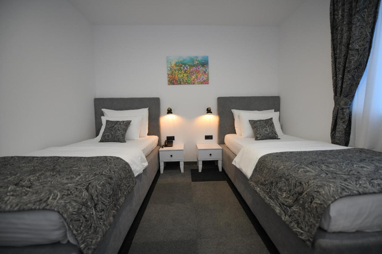 Hotel Kole Čačak Buitenkant foto
