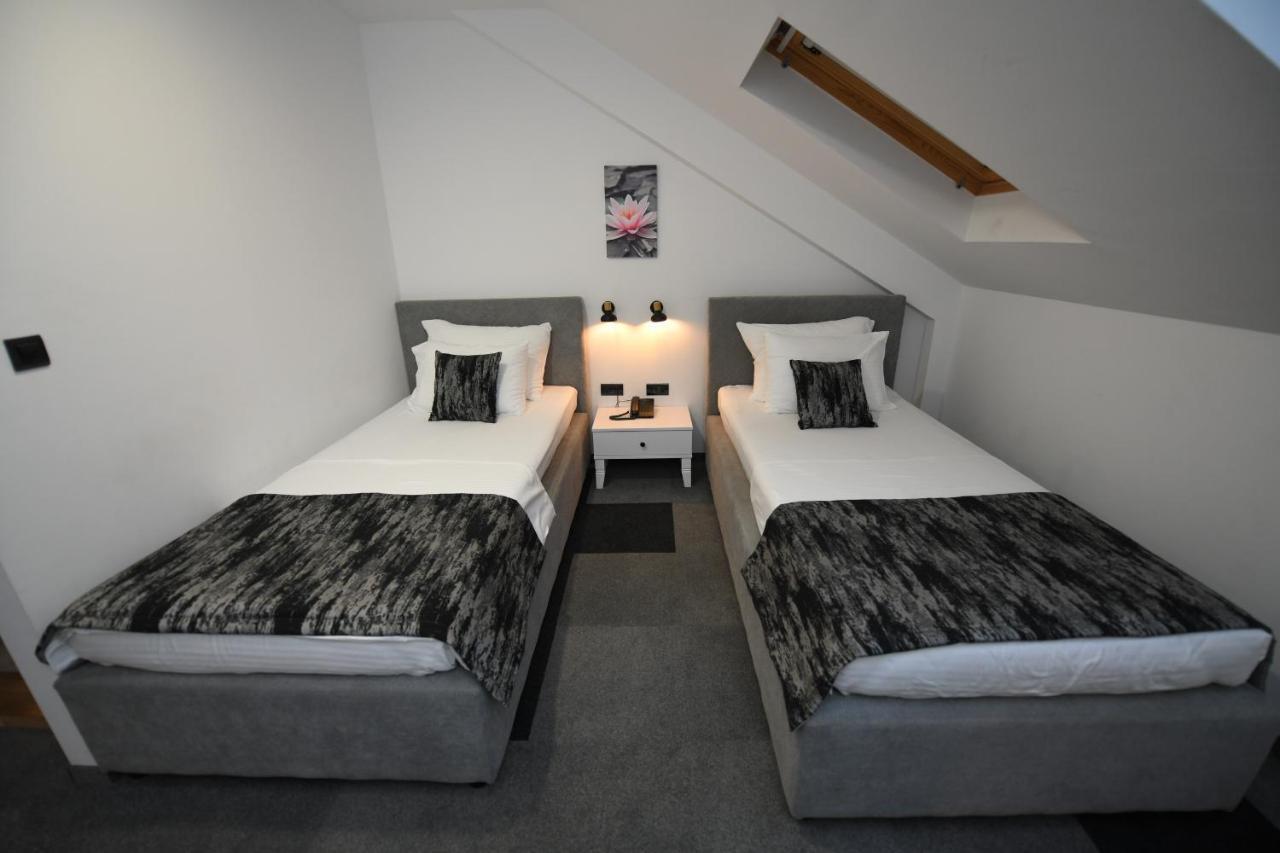Hotel Kole Čačak Buitenkant foto
