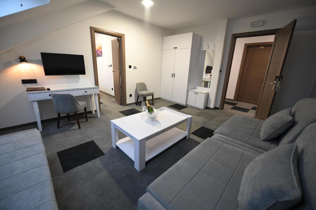 Hotel Kole Čačak Buitenkant foto