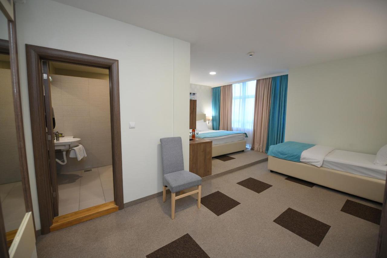 Hotel Kole Čačak Buitenkant foto