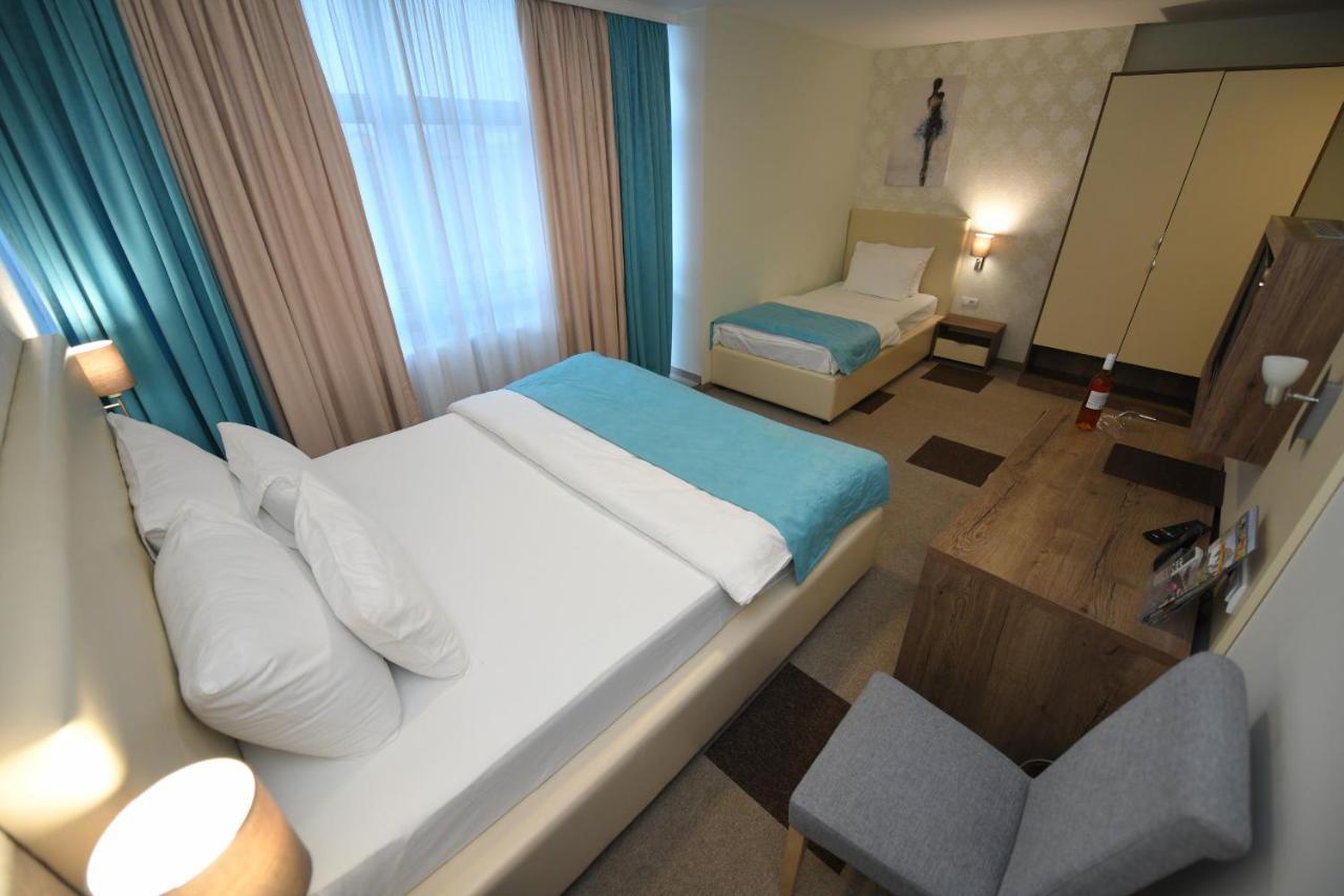 Hotel Kole Čačak Buitenkant foto