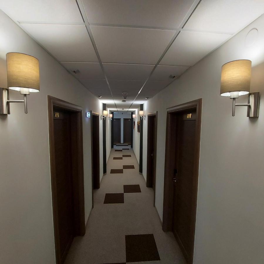 Hotel Kole Čačak Buitenkant foto