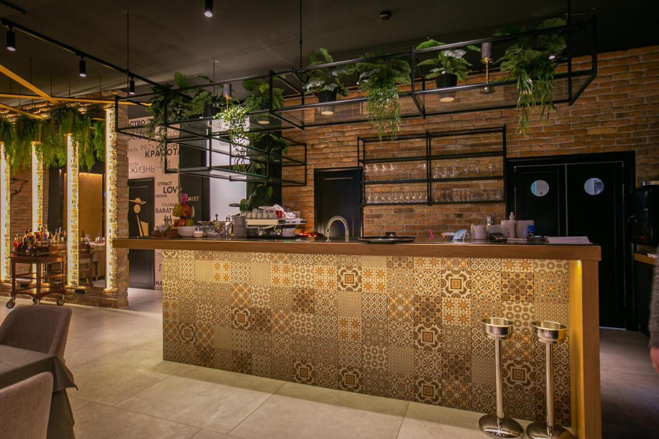 Hotel Kole Čačak Buitenkant foto