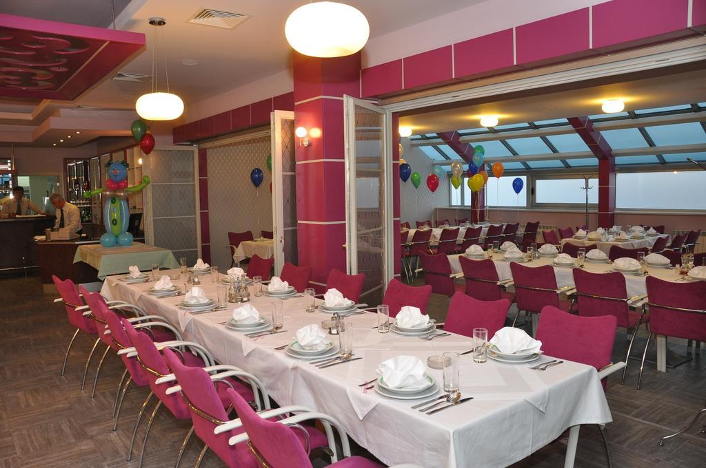 Hotel Kole Čačak Buitenkant foto