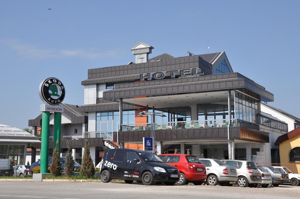 Hotel Kole Čačak Buitenkant foto