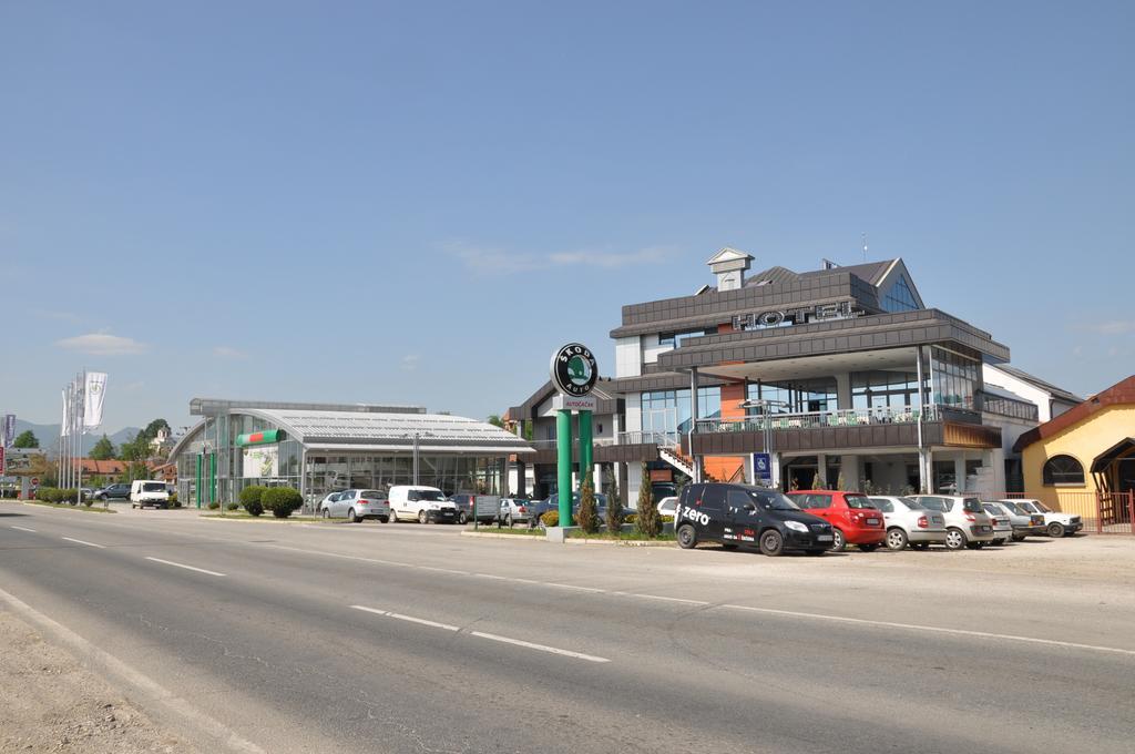 Hotel Kole Čačak Buitenkant foto