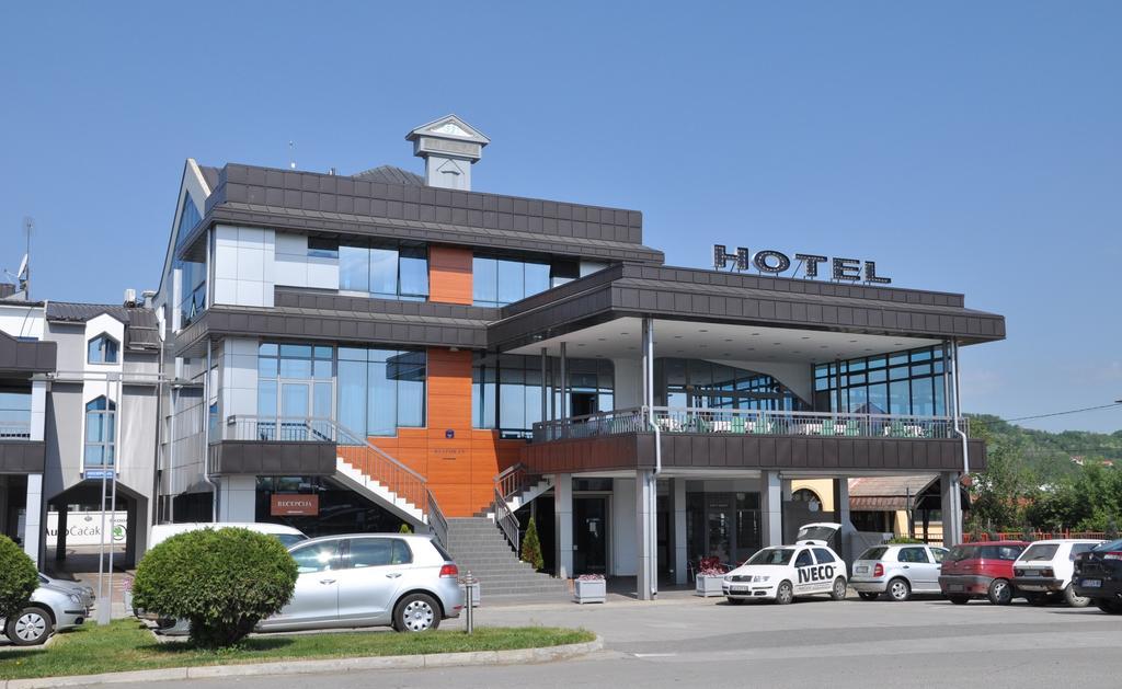 Hotel Kole Čačak Buitenkant foto