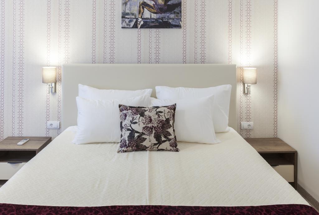 Hotel Kole Čačak Buitenkant foto